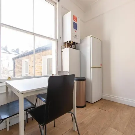 Split-level Spacious Family London