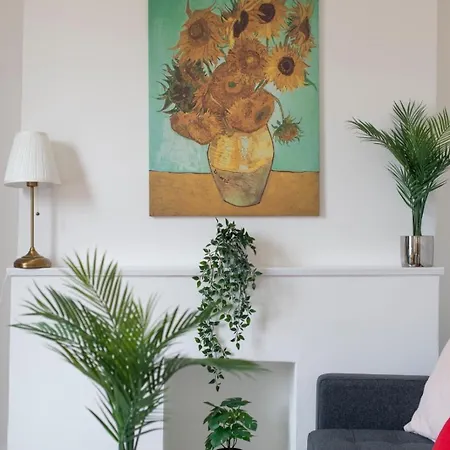 Split-level Spacious Family Apartment London
