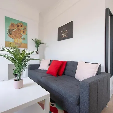 Split-level Spacious Family Apartment London