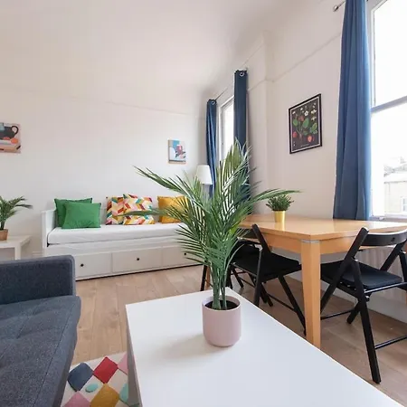 Split-level Spacious Family London