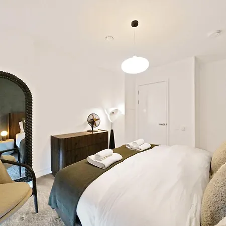 Rosso 2br & Views * London