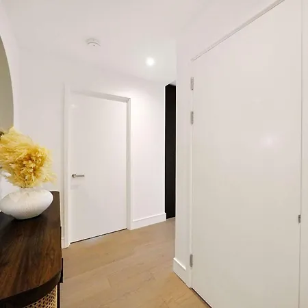 Rosso 2br & Views Apartment