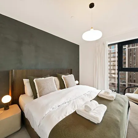 Rosso 2br & Views Apartment London