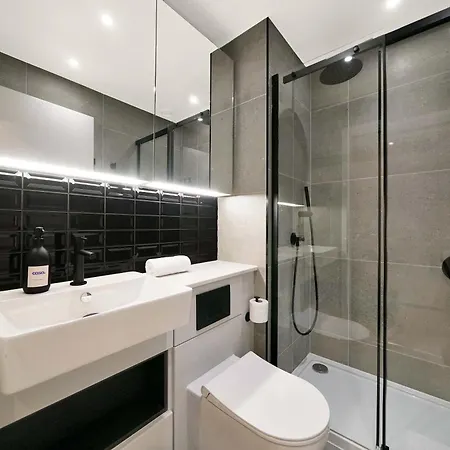 Rosso 2br & Views * London