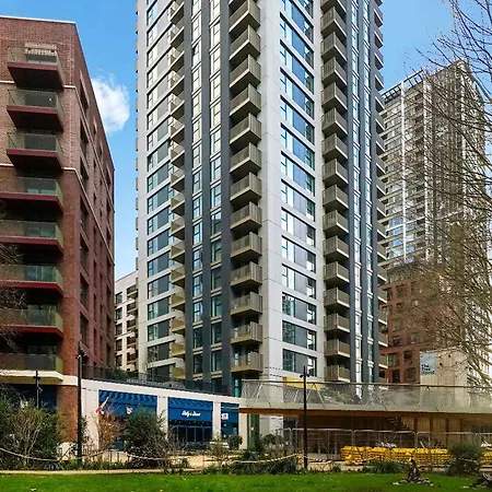 Rosso 2br & Views Apartment London