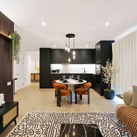 Rosso 2br & Views * London
