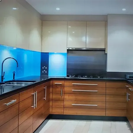 Appartement A Spacious Lateral Two Bedroom Two Bathroom Surbiton