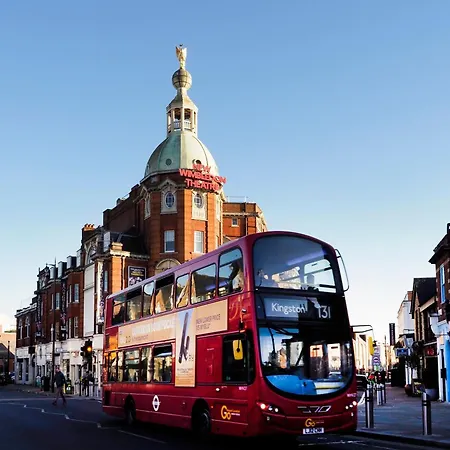Quaint Victorian Great Transport To London Pass The Keys *