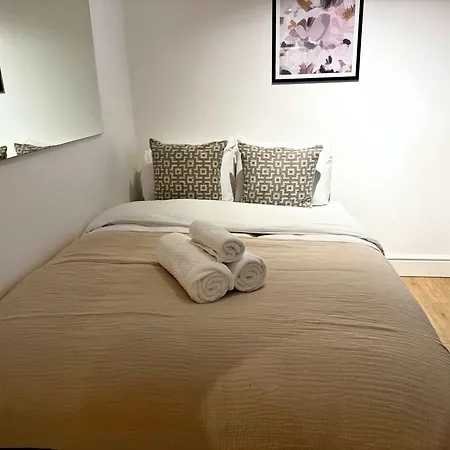 Apartment Heart Of Holborn - 2br With Patio - Cityapartmentstay *