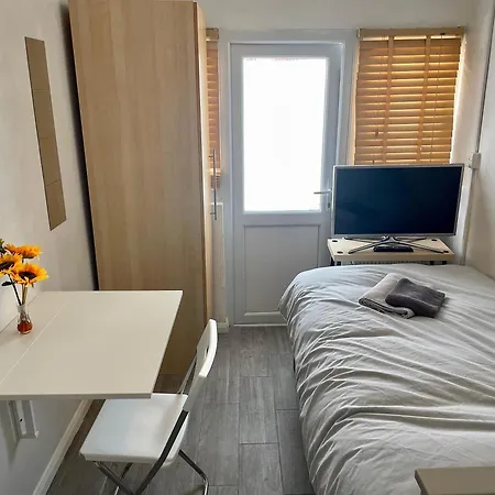 Eejs Charming 3 Bed - With Large Garden