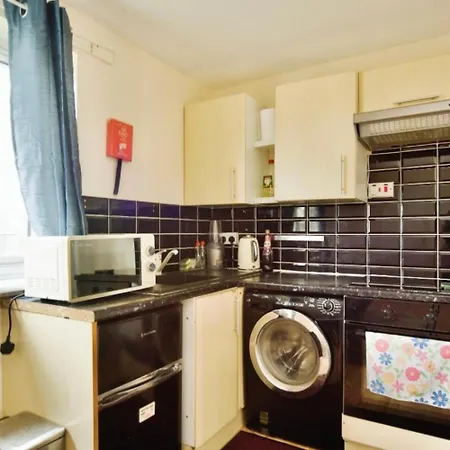 Entire 2 Bed Flat In London, 5 Mins From Tube * London