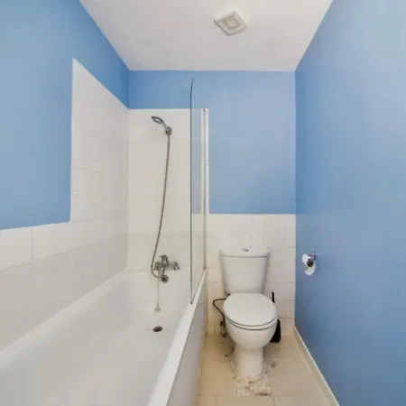 Apartment Entire 2 Bed Flat In London, 5 Mins From Tube *