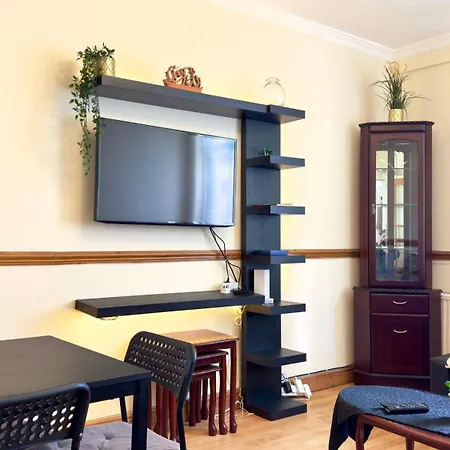 The Queens Palace 1 Bedroom By Wild Apartment London