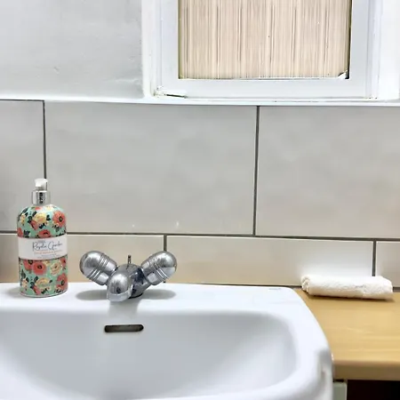 The Queens Palace 1 Bedroom By Wild * London