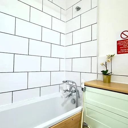 The Queens Palace 1 Bedroom By Wild * London