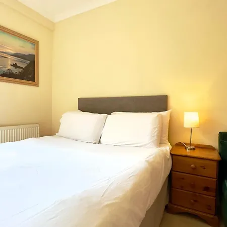 The Queens Palace 1 Bedroom By Wild Apartment