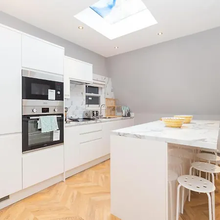 Modern Two-bedroom In Paddington Apartment London