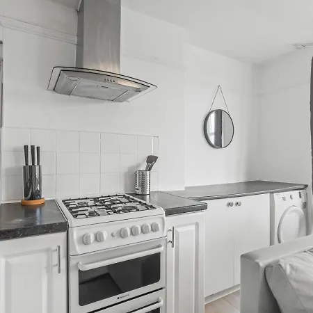 Cosy 2 Bed Flat, Wembley Stadium Apartment London