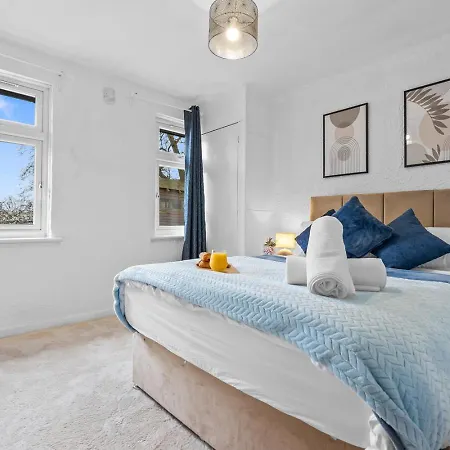 Cosy 2 Bed Flat, Wembley Stadium Apartment London