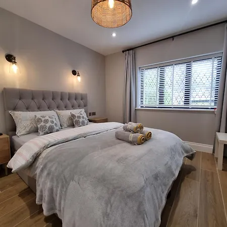 Beautiful Newly Renovated Flat In Orpington *