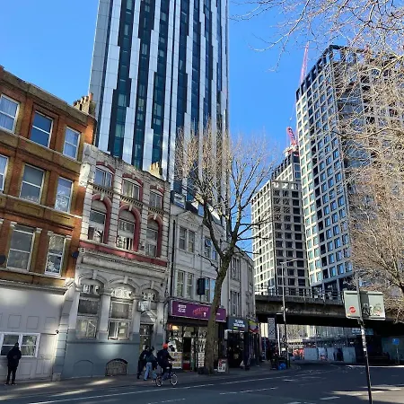 Amazing Flat In Stylish&cosy Apartment London