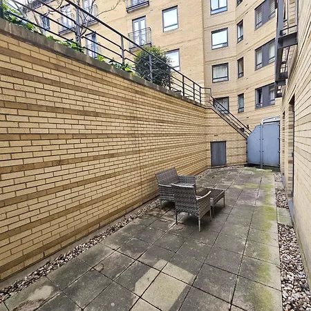 Apartment Luxury 3-bed With Private Garden En-suites & Underground Parking Prime Nw6 Location London