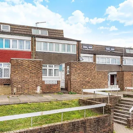 Single In Apartment London