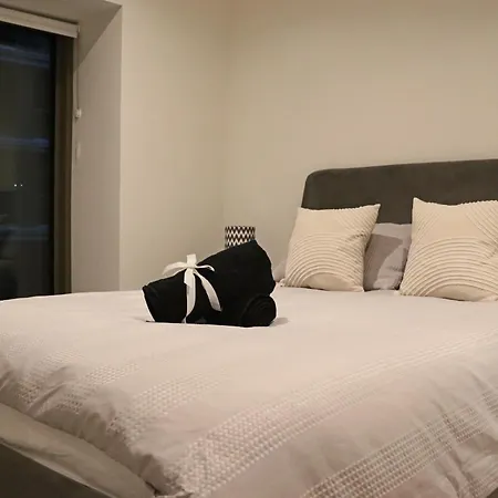 Luxury 2 Bed 2 Bath London