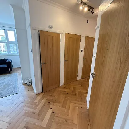 Apartment F54 Modern 3-bed Flat Near Paddington Station
