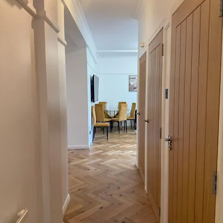 F54 Modern 3-bed Flat Near Paddington Station London