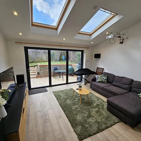 K - Charlesworth Place *