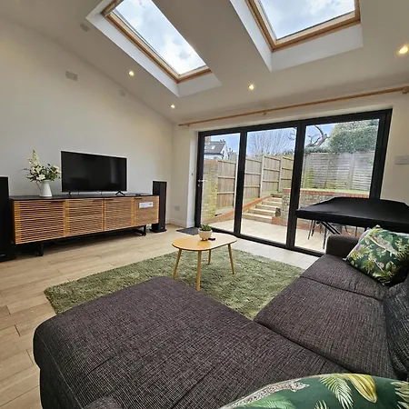 K - Charlesworth Place *