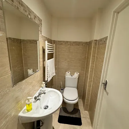Queensborough Apartment