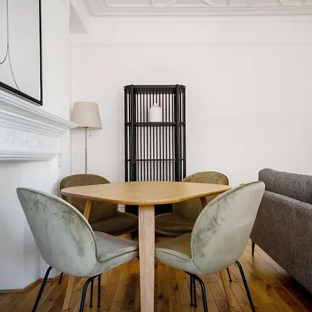 Huge 2 Bedrooms 3 Beds! Covent Gdn 3 Min To Subway Apartment *
