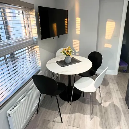 アパート Aisiki At Barnet, Airconditioned & Pet-friendly, 3-bedroom & 2-bathroom Duplex Flat, King Or Twin Beds & Double Beds With Free Wi-fi