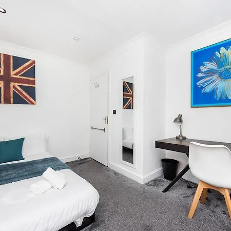 Stylish 2-bedroom In The Aldgate Apartment