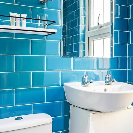 Apartment Stylish 2-bedroom In The Aldgate *