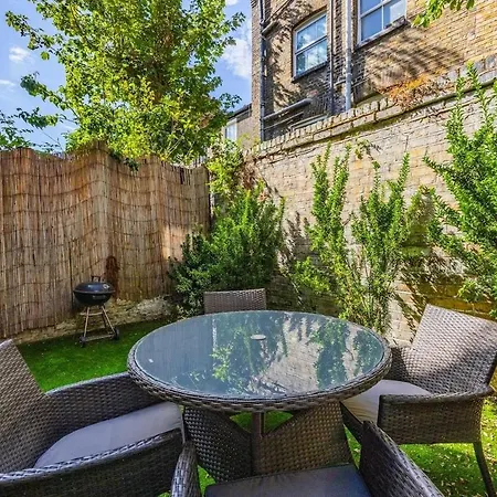 Apartment Stylish 2-bedroom In The Aldgate *