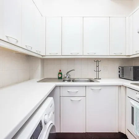 Apartment Spacious 1br Near Bridge London