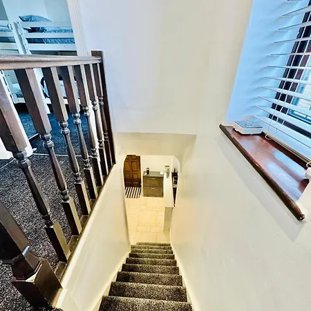 Apartment 4-bed Oasis Quiet Culde Sac *