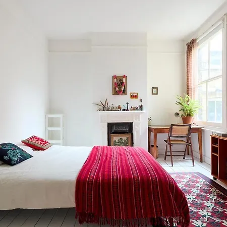 Unique & Charming 2 Bedroom Flat Apartment *