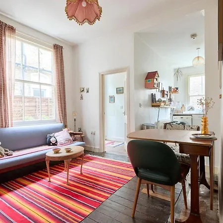 Unique & Charming 2 Bedroom Flat
