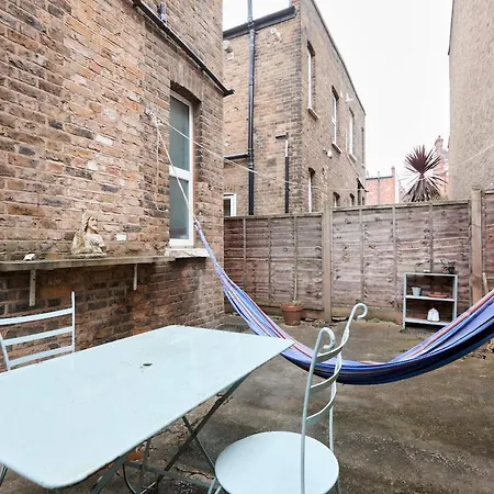 Apartment Unique & Charming 2 Bedroom Flat London
