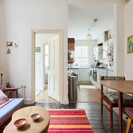 Unique & Charming 2 Bedroom Flat Apartment