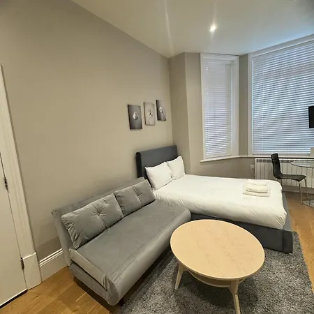 Apartment Fairhazel Gardens
