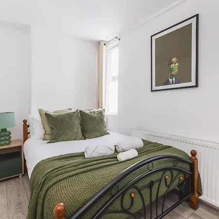 Apartment One Ges By Artsy London