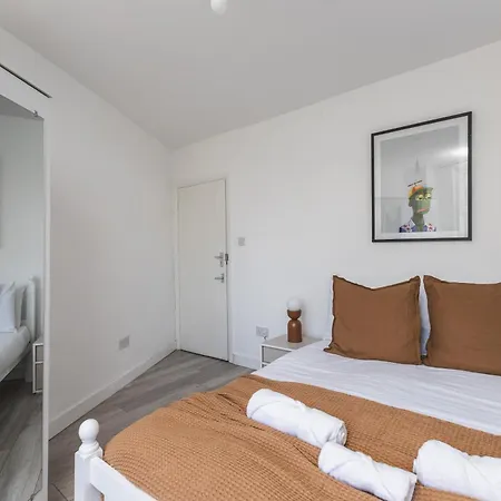 Apartment One Ges By Artsy London