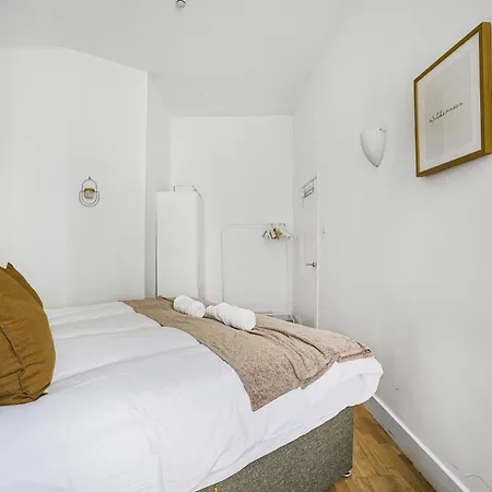Great Eastern 1 By Artsy Apartment London