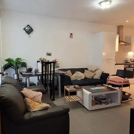 Double In Hoxton Homestay