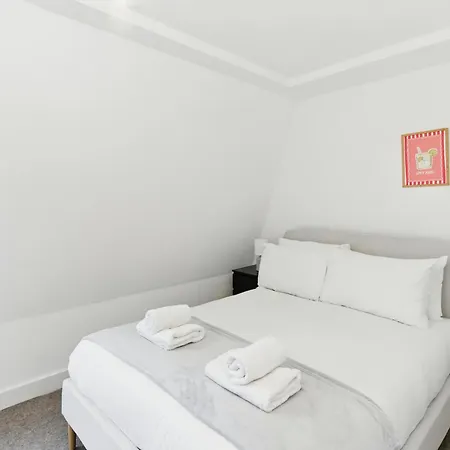 Modern Clerkenwell Loft Spacious Private Terrace Apartment